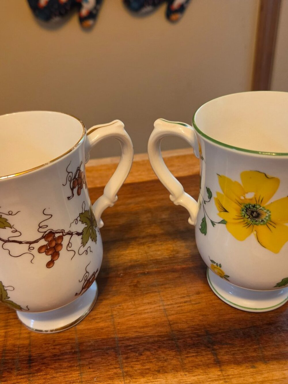 ROYAL VICTORIA ENGLAND FINE BONE CHINA 2 MUGS YELLOW DOGWOOD&GRAPEVINE